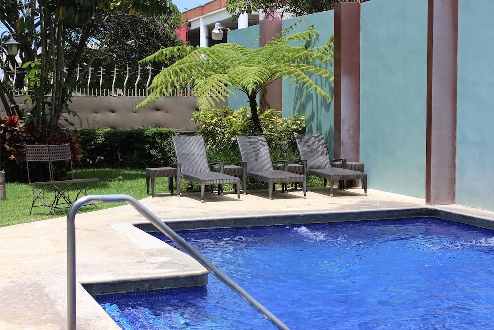 Courtyard By Marriott San Salvador Hotel Exterior foto