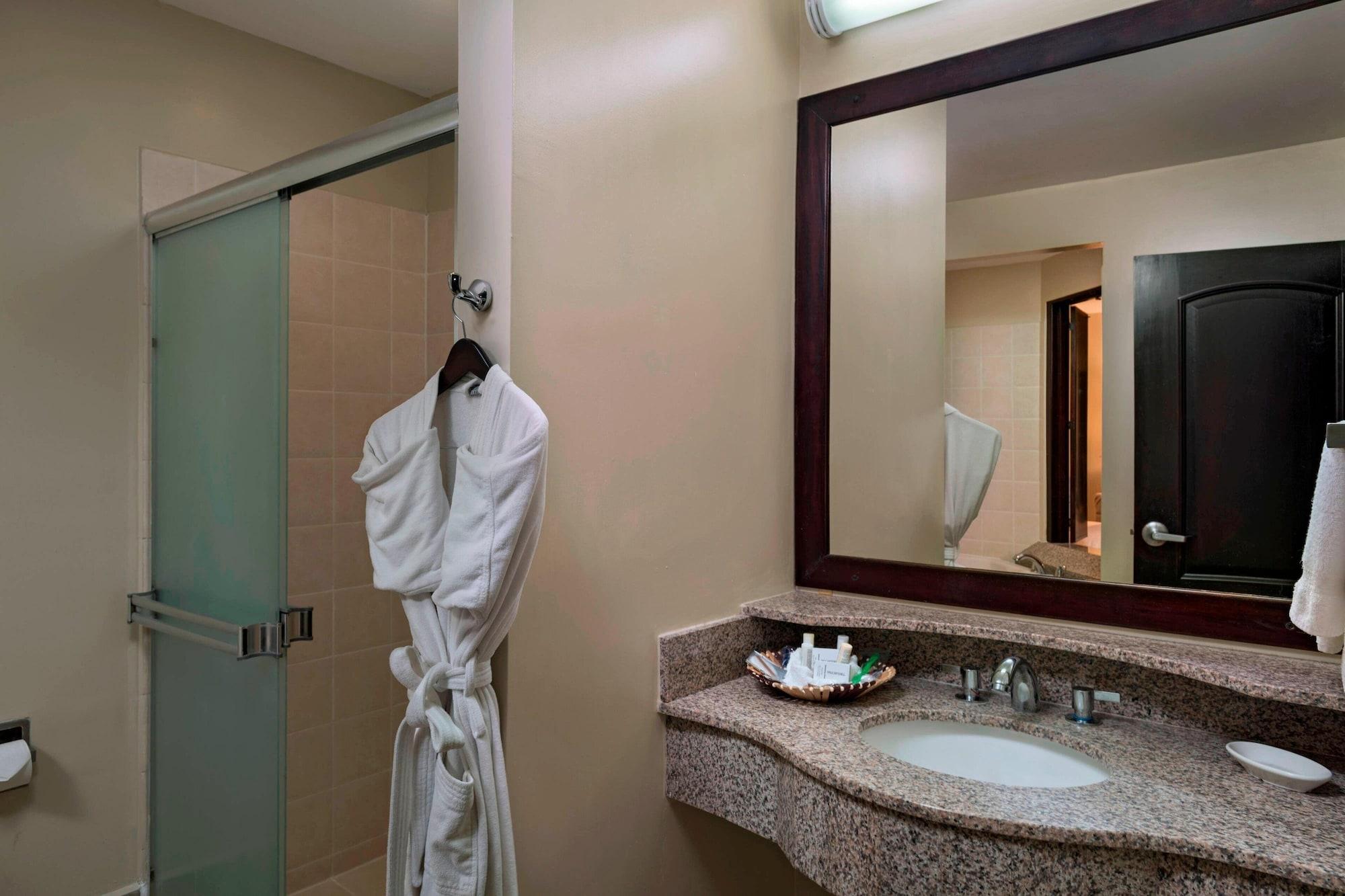 Courtyard By Marriott San Salvador Hotel Exterior foto