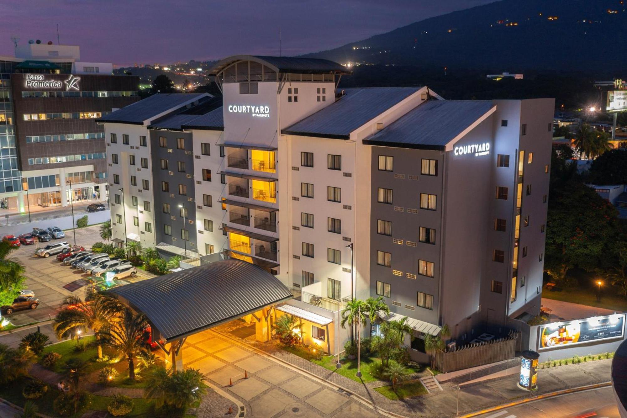 Courtyard By Marriott San Salvador Hotel Exterior foto