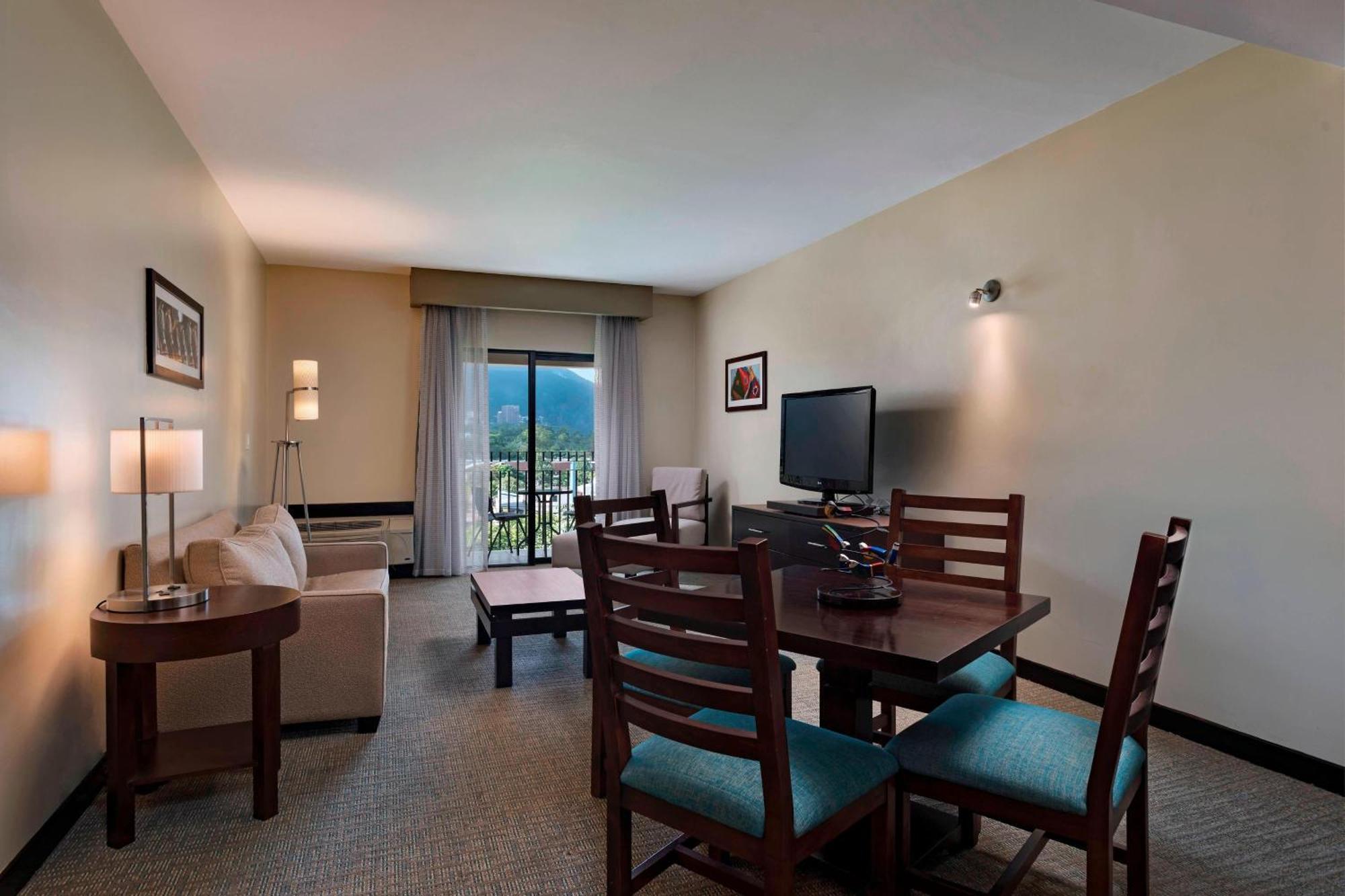 Courtyard By Marriott San Salvador Hotel Exterior foto