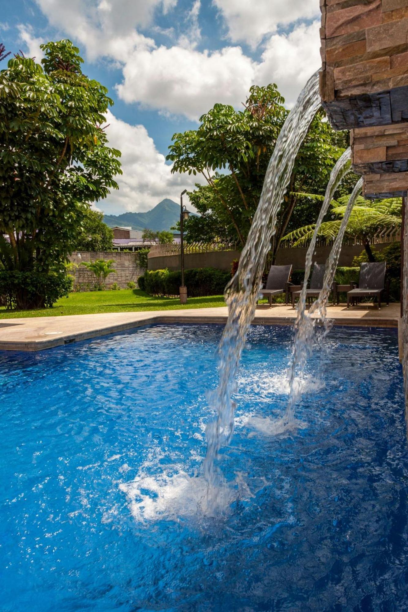 Courtyard By Marriott San Salvador Hotel Exterior foto