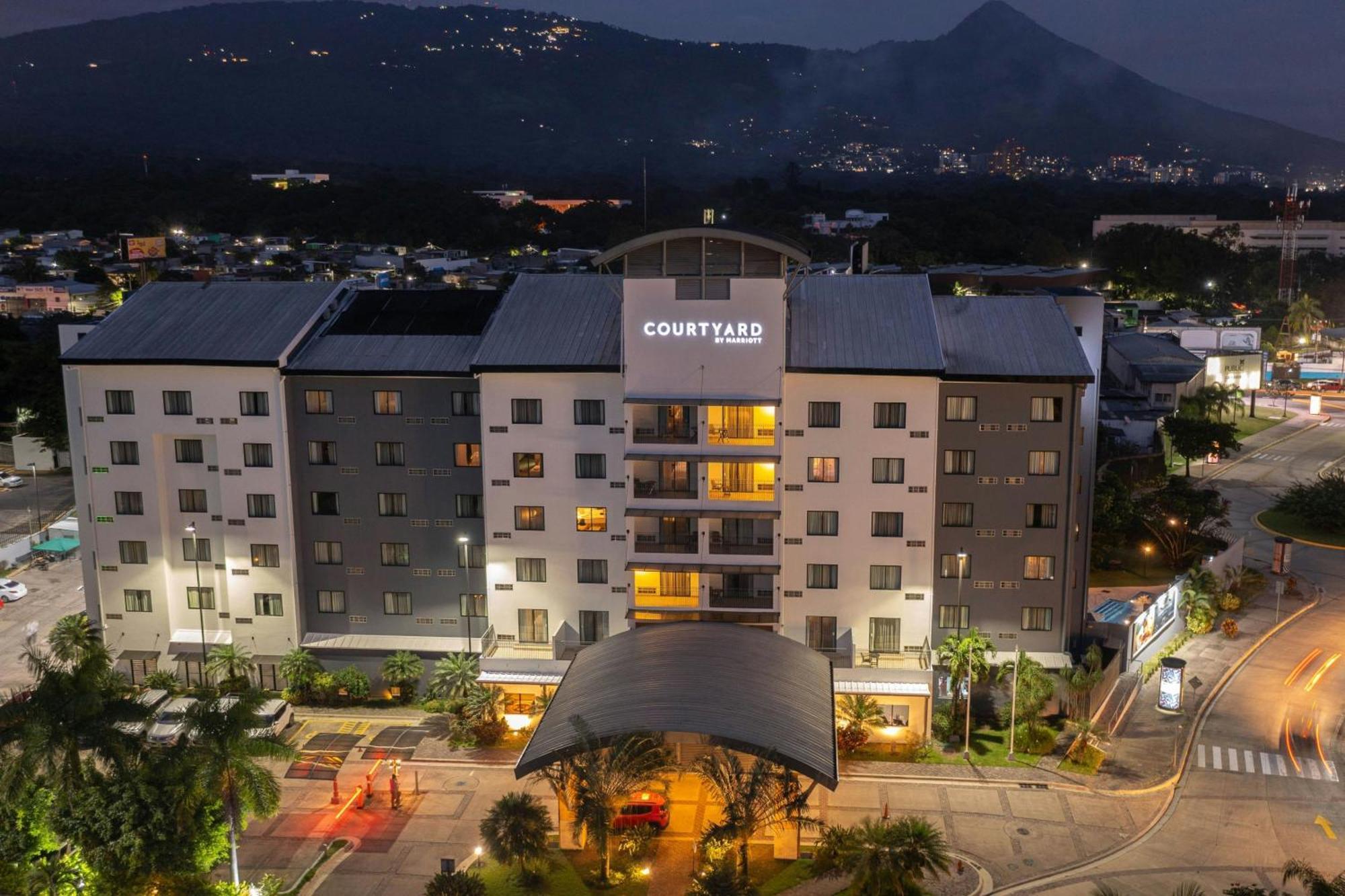 Courtyard By Marriott San Salvador Hotel Exterior foto