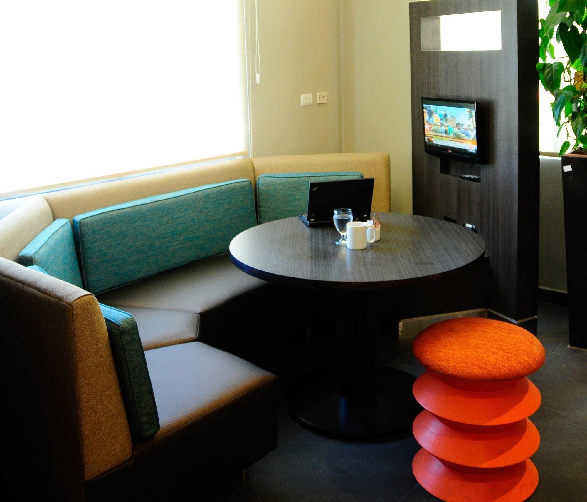 Courtyard By Marriott San Salvador Hotel Exterior foto