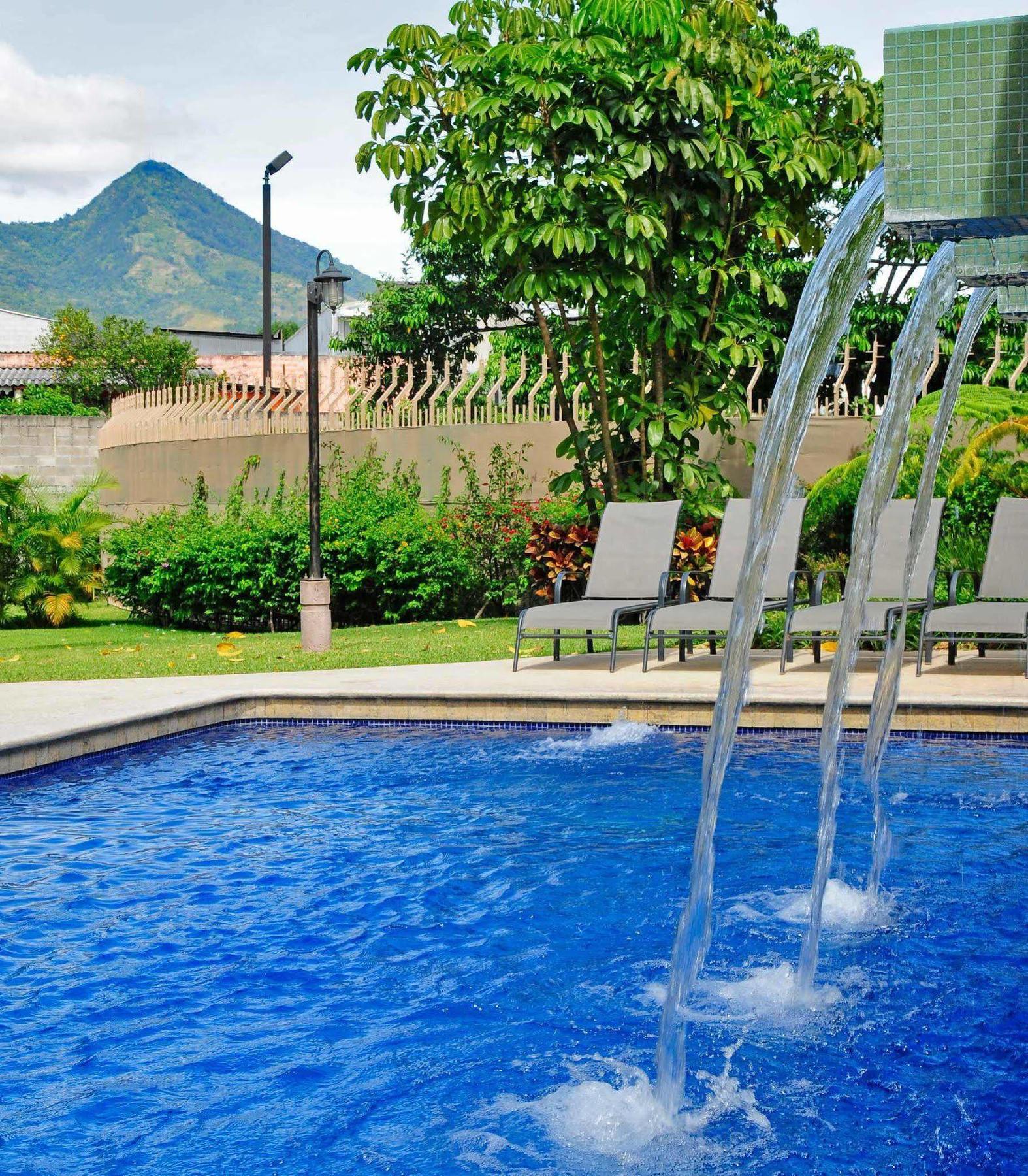 Courtyard By Marriott San Salvador Hotel Exterior foto